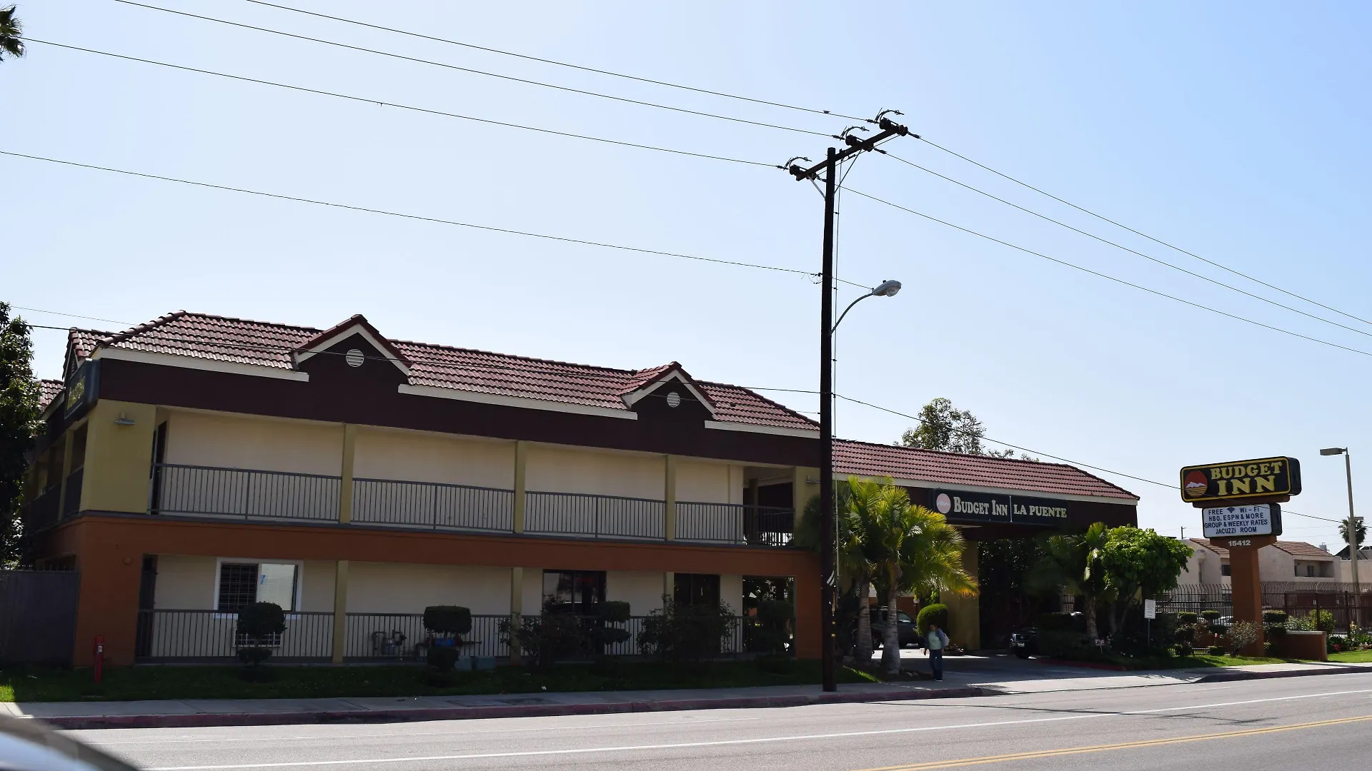 Staying Near Eastland Shopping Center: 4 Budget Hotels Compared