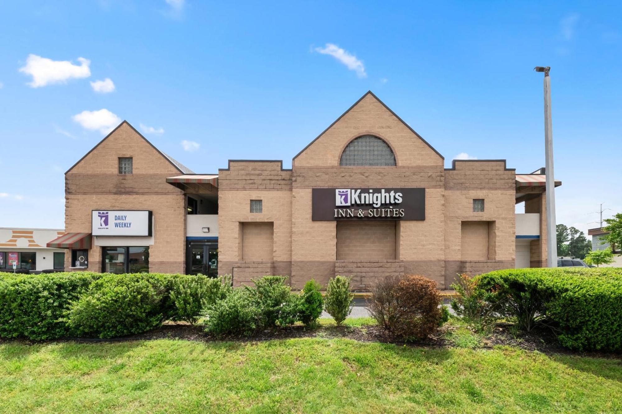 Staying Near Redwing Park: 7 Budget Hotels Compared