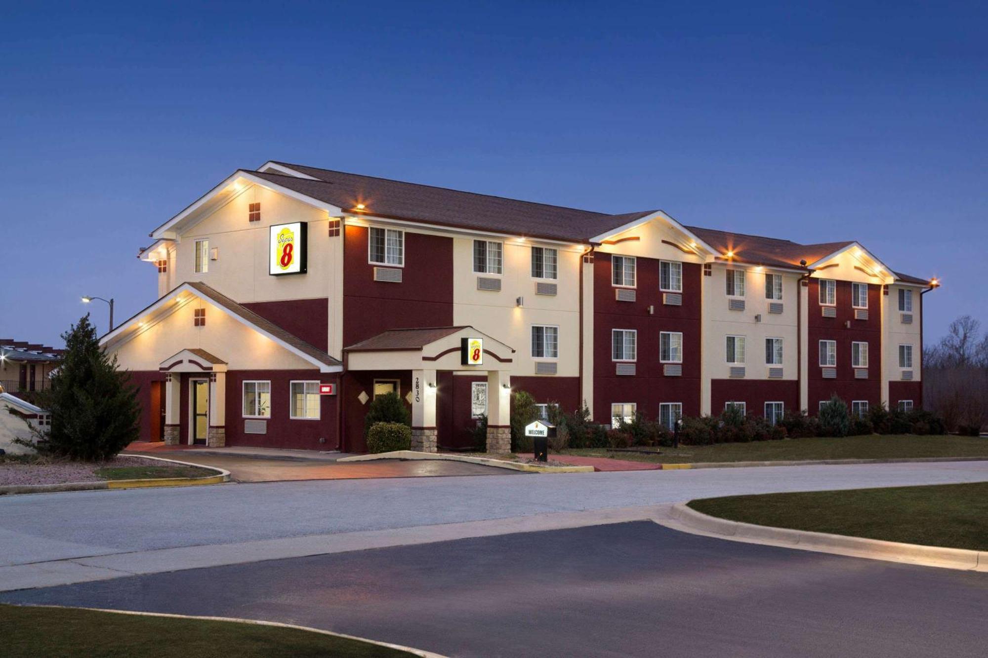 4 Smart Budget Hotels Near Fred G. Hughes Stadium Worth Booking