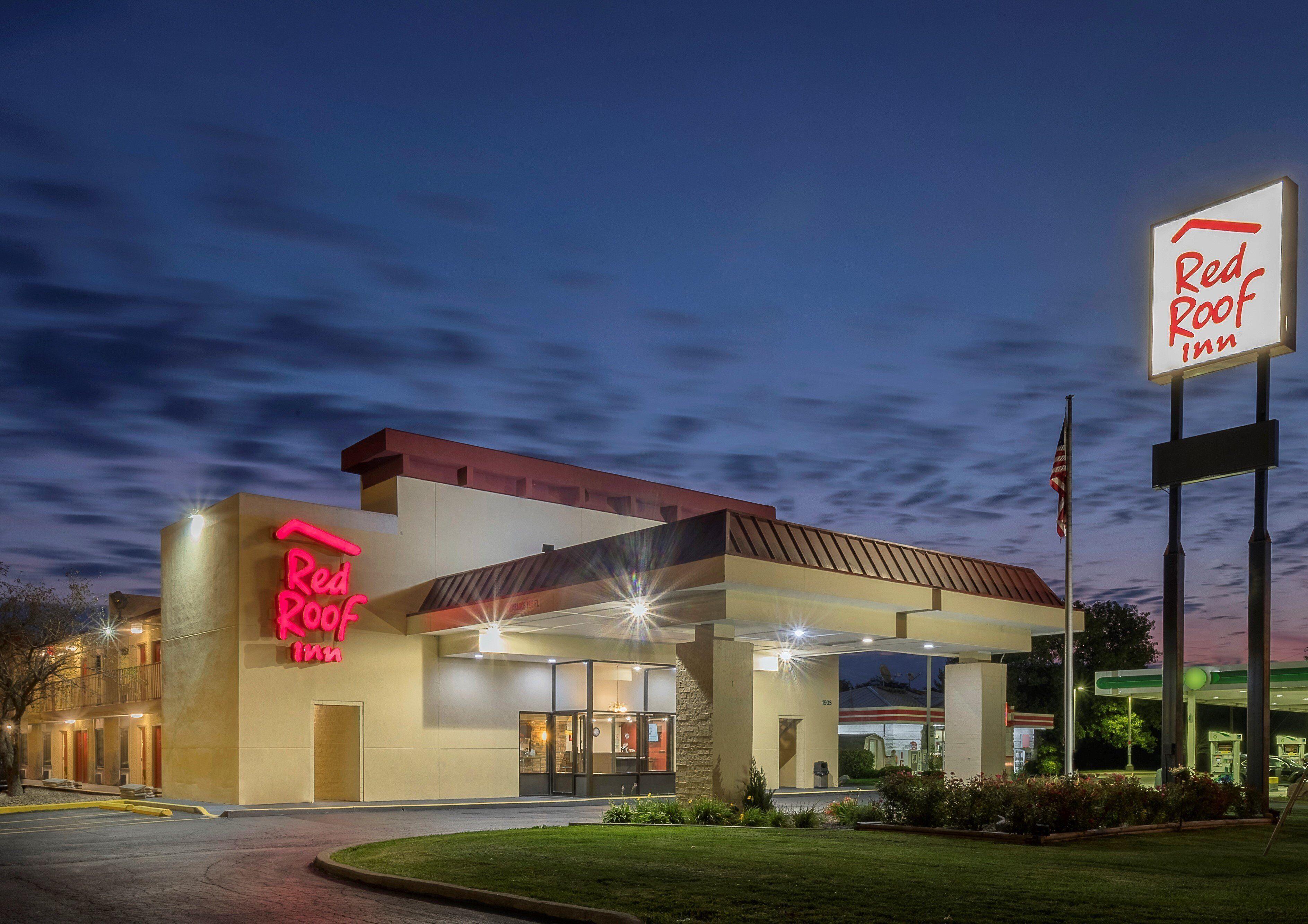 6 Budget Hotels Near Duffy Bass Field for Smart Bloomington Stays