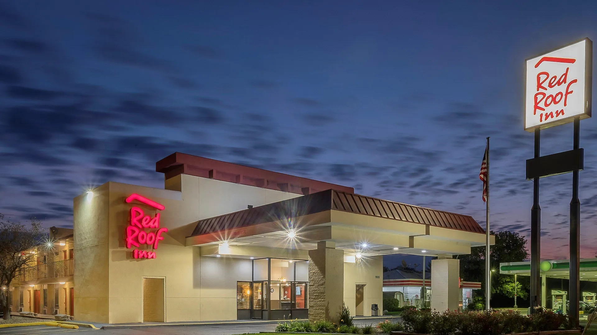 6 Budget Hotels Near Duffy Bass Field for Smart Bloomington Stays